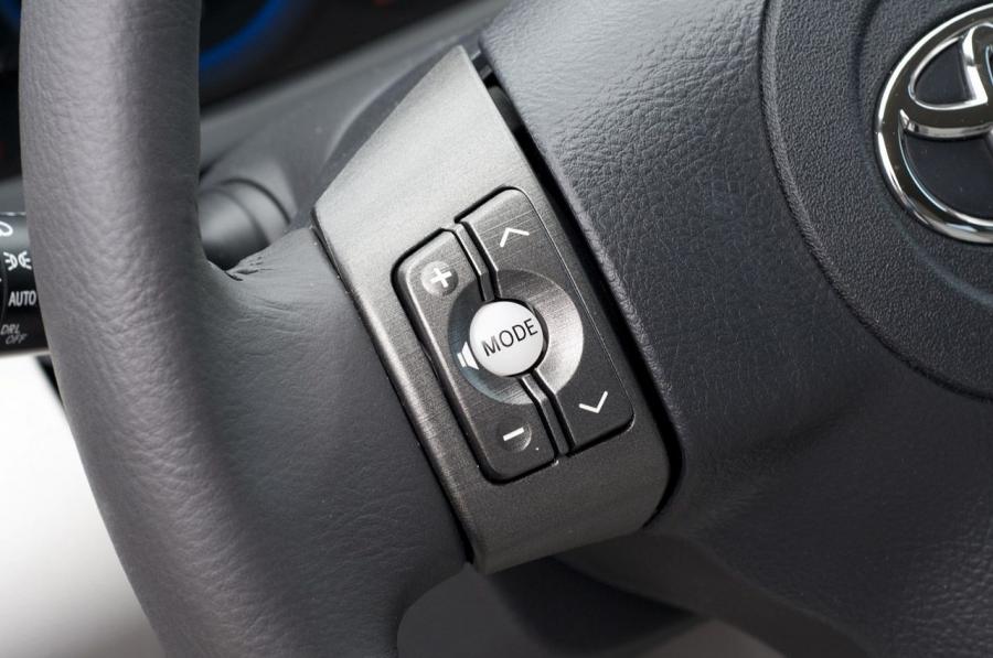  Toyota RAV4 EV 2012 года  (фото 77 из 107)
